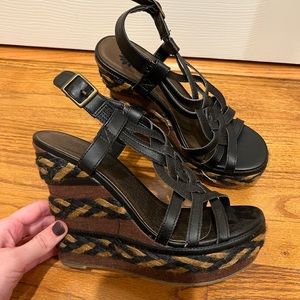 Black and brown yellow box wedges